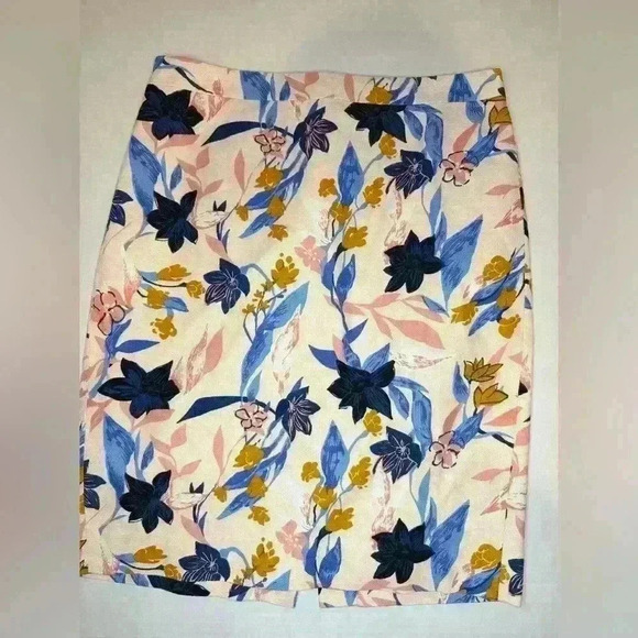 J. Crew Dresses & Skirts - J.Crew woman’s A-line skirt floral size 6 100% cotton